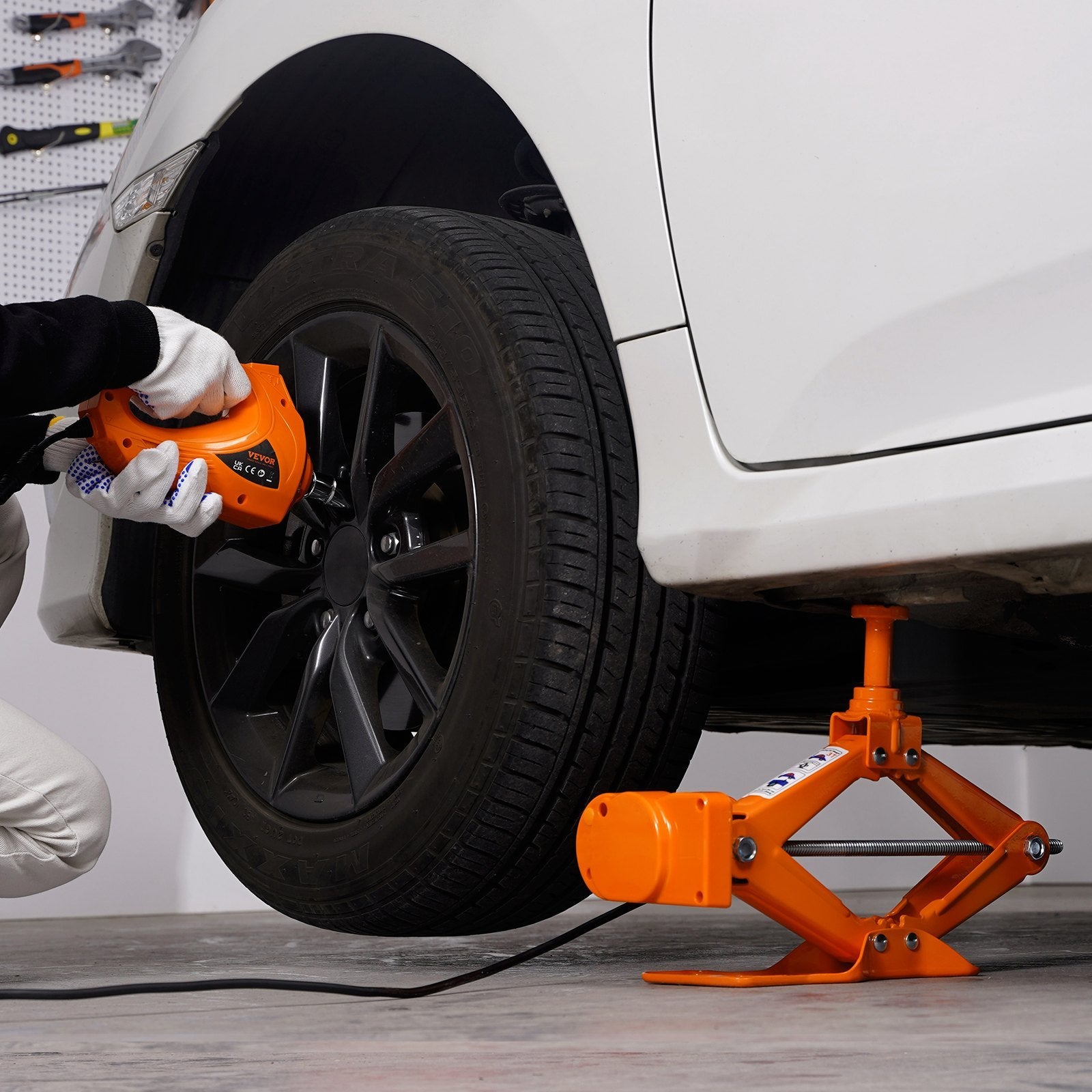 VEVOR Electric Car Jack, 3 Tons  6600 Lbs Scissor Jack With Electric Impact Wrench, 12V Car Jack With Double Saddles With Remote Control, Portable Car Jack Lifting For Sedan, SUV, Truck Tire Change